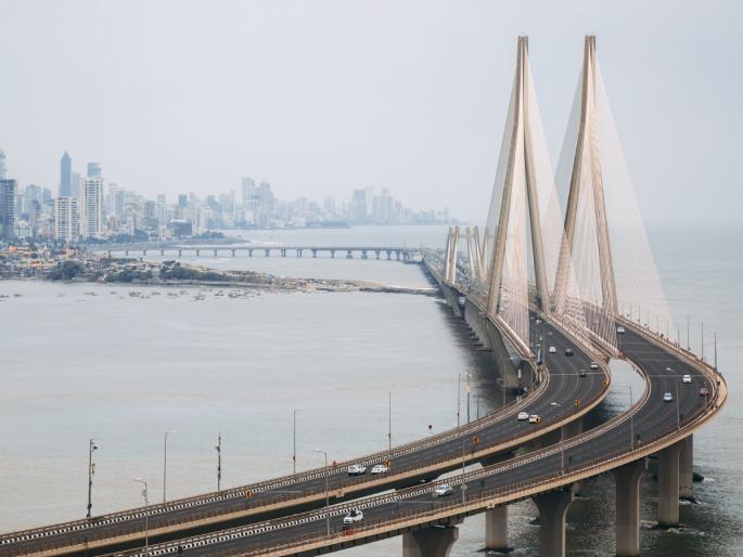 One jumps from Bandra Worli sea link Navy search operation underway | BREAKING: वांद्रे-वरळी सी-लिंकवरुन एकाची उडी, नौदलाकडून शोधकार्य सुरू One jumps from Bandra Worli sea link Navy search operation underway | BREAKING: वांद्रे-वरळी सी-लिंकवरुन एकाची उडी, नौदलाकडून शोधकार्य सुरू