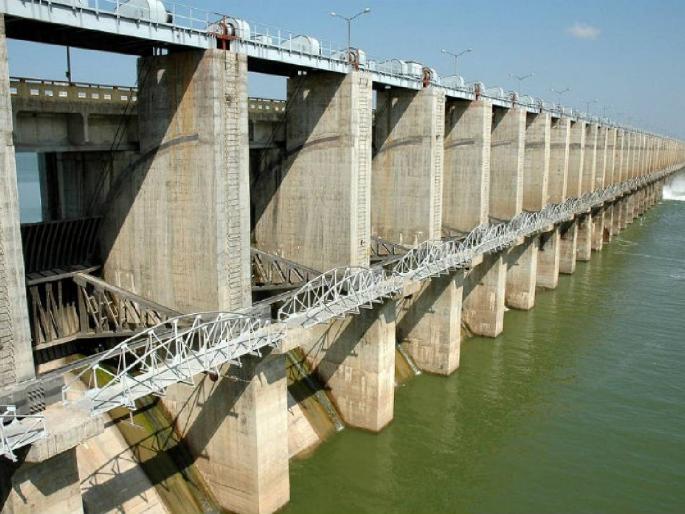 Only seven TMC of usable storage remains in Ujani Dam | उजनी धरणात उरला फक्त सात टीएमसी उपयुक्त साठा Only seven TMC of usable storage remains in Ujani Dam | उजनी धरणात उरला फक्त सात टीएमसी उपयुक्त साठा