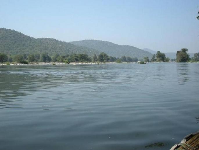 Western channel will divert water of rivers to relieve drought in Godavari valley.. | गोदावरी खोऱ्याला दुष्काळमुक्त करण्यासाठी पश्चिम वाहिनी नद्यांचे पाणी वळवणार.. Western channel will divert water of rivers to relieve drought in Godavari valley.. | गोदावरी खोऱ्याला दुष्काळमुक्त करण्यासाठी पश्चिम वाहिनी नद्यांचे पाणी वळवणार..