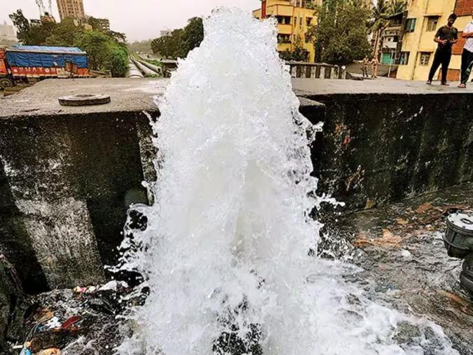 Due to the broken cover on the water channel, the water was wasted | जलवाहिनीवरील झाकण तुटल्याने विक्रोळीत झाली पाण्याची नासाडी