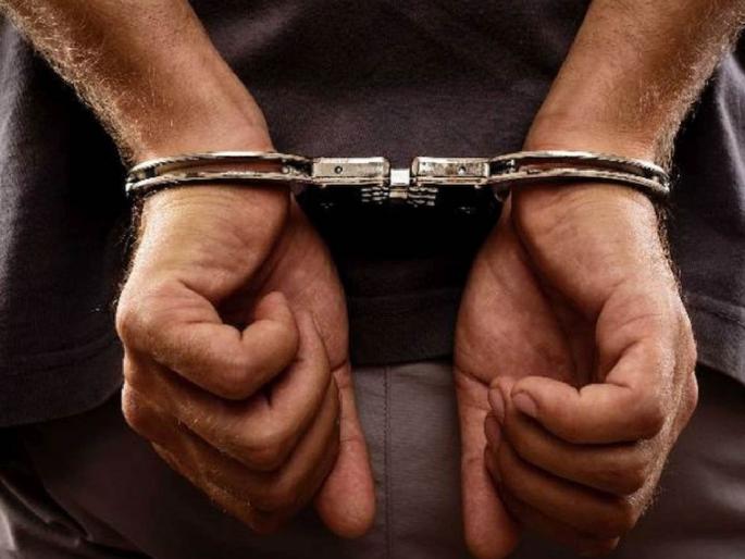 Bait of gold coins 8 lakh rs fraud in buldhana | सोन्याच्या गिन्न्या देण्याचे आमिष; ८ लाखांची फसवणूक Bait of gold coins 8 lakh rs fraud in buldhana | सोन्याच्या गिन्न्या देण्याचे आमिष; ८ लाखांची फसवणूक