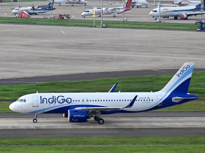 bomb threat on indigo passenger running after the plane landed in mumbai | इंडिगोच्या विमानात बॉम्बची धमकी; मुंबईत विमान दाखल झाल्यानंतर धावपळ bomb threat on indigo passenger running after the plane landed in mumbai | इंडिगोच्या विमानात बॉम्बची धमकी; मुंबईत विमान दाखल झाल्यानंतर धावपळ