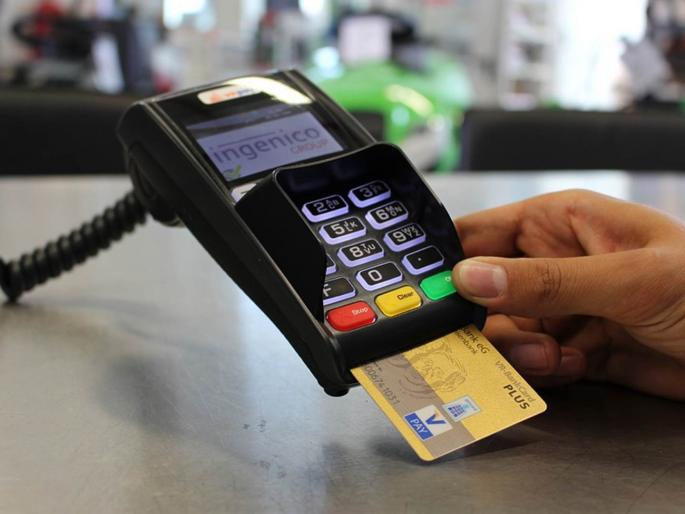 thousands of credit card fraud cases filed in 12 months in mumbai | कार्ड स्वाइप करताय, थांबा... १२ महिन्यांमध्ये क्रेडिट कार्ड फ्रॉडचे हजारो गुन्हे दाखल thousands of credit card fraud cases filed in 12 months in mumbai | कार्ड स्वाइप करताय, थांबा... १२ महिन्यांमध्ये क्रेडिट कार्ड फ्रॉडचे हजारो गुन्हे दाखल