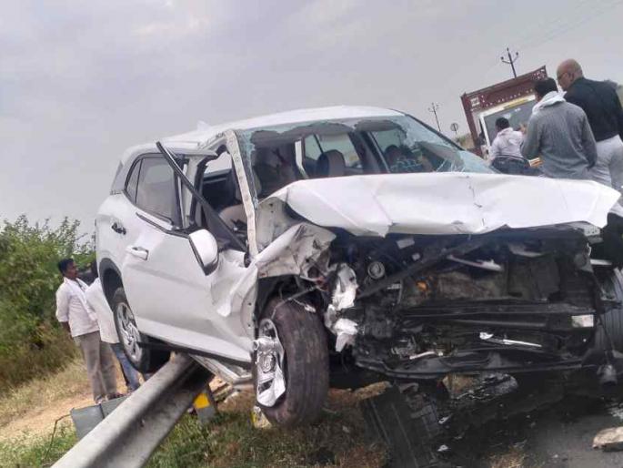 Fatal accident on Daryapur-Akola road; Three died on the spot | दर्यापूर-अकोला मार्गावर भीषण अपघात; तिघांचा जागीच मृत्यू Fatal accident on Daryapur-Akola road; Three died on the spot | दर्यापूर-अकोला मार्गावर भीषण अपघात; तिघांचा जागीच मृत्यू