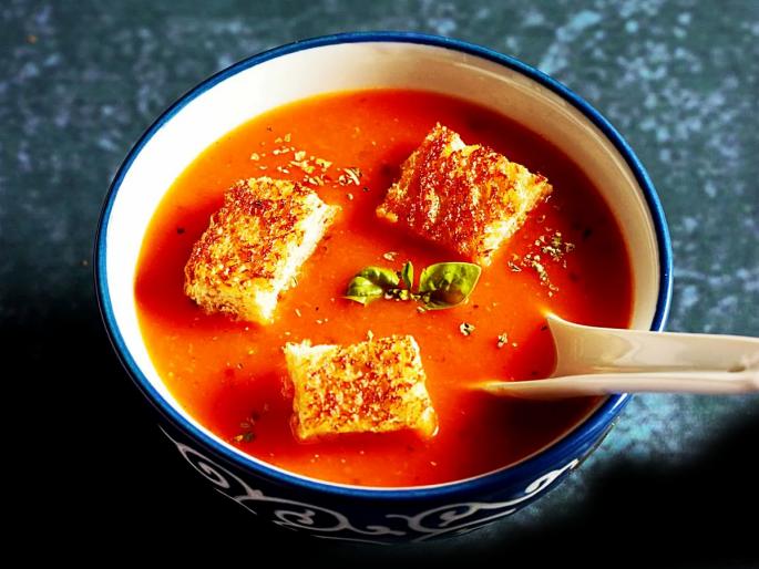 Winter Recipe: Make restaurant-style thick, delicious tomato soup at home, that too without using cornflour! | Winter Recipe: रेस्टॉरंट स्टाईल दाट -चविष्ट टोमॅटो सूप बनवा घरच्याघरी, तेही कॉर्न फ्लोअर न वापरता!