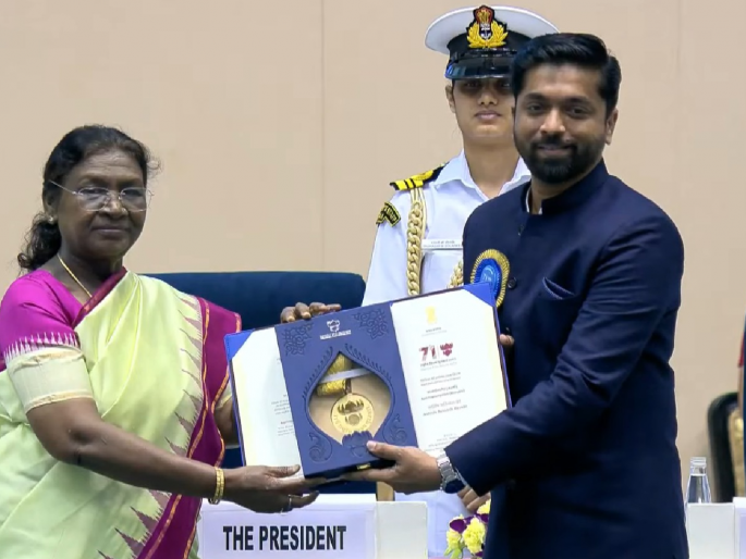 Ashish Bende Receives National Award From President Draupadi Murmu For Aatmapamphlet | दिल्लीत मराठीचा डंका, 'आत्मपॅम्फलेट'साठी राष्ट्रपती द्रौपदी मुर्मू यांच्या हस्ते आशिष बेंडेनं स्वीकारला राष्ट्रीय पुरस्कार