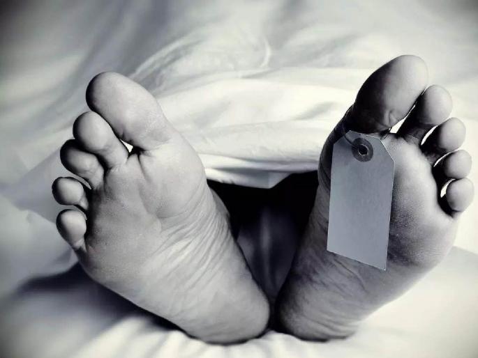 49-year-old gentleman died due to dizziness on the way while going to drink water in solapur | पाणी पिण्यासाठी जाताना वाटेत चक्कर येऊन पडल्यानं ४९ वर्षीय गृहस्थाचा मृत्यू 49-year-old gentleman died due to dizziness on the way while going to drink water in solapur | पाणी पिण्यासाठी जाताना वाटेत चक्कर येऊन पडल्यानं ४९ वर्षीय गृहस्थाचा मृत्यू