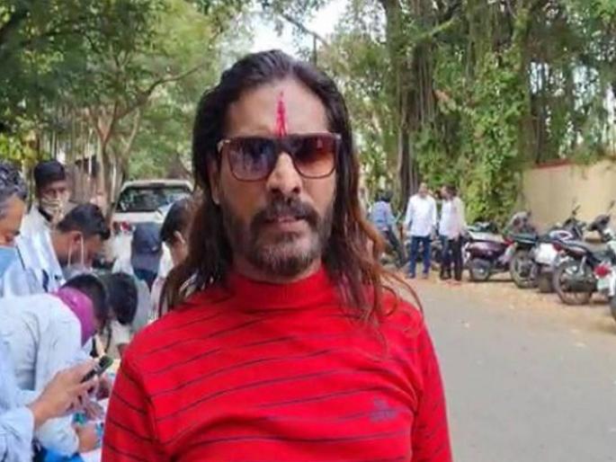 abhijit bichukale name disappeared from voters list | "ओ मामा माझं नावच नाही", उमेदवार अभिजीत बिचुकलेंचं नाव मतदार यादीतून गायब होतं तेव्हा... abhijit bichukale name disappeared from voters list | "ओ मामा माझं नावच नाही", उमेदवार अभिजीत बिचुकलेंचं नाव मतदार यादीतून गायब होतं तेव्हा...