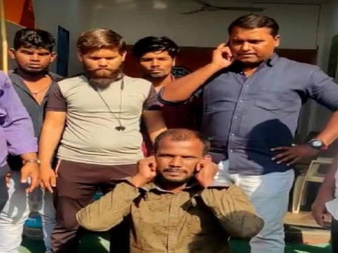 Anger for telling Raj Saheb; Mansainiks beat up a worker at Tolnaka | राज साहेबांना सांग म्हणाल्याचा राग;मनसैनिकांनी टोलनाक्यावरील कामगाराला मारहाण Anger for telling Raj Saheb; Mansainiks beat up a worker at Tolnaka | राज साहेबांना सांग म्हणाल्याचा राग;मनसैनिकांनी टोलनाक्यावरील कामगाराला मारहाण