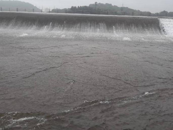 The water level of dams across the state has risen, alert warning to the villages along the dam | राज्यभरातील धरणांची पाणी पातळी वाढली, धरणकाठच्या गावांना सतर्कतेचा इशारा The water level of dams across the state has risen, alert warning to the villages along the dam | राज्यभरातील धरणांची पाणी पातळी वाढली, धरणकाठच्या गावांना सतर्कतेचा इशारा
