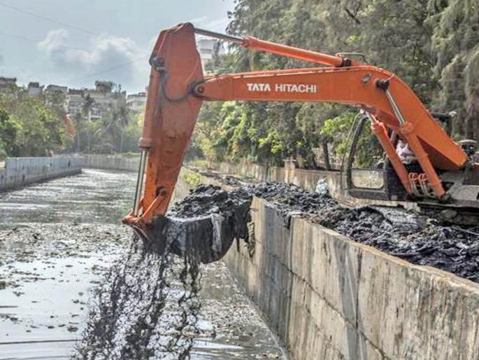 in mumbai floods drainage in flood prone areas 72 percent silt removal work completed | मुंबईकरांना पुरापासून दिलासा? पूरप्रवण परिसरातील नालेसफाई; ७२ टक्के गाळ उपशाचे काम पूर्ण in mumbai floods drainage in flood prone areas 72 percent silt removal work completed | मुंबईकरांना पुरापासून दिलासा? पूरप्रवण परिसरातील नालेसफाई; ७२ टक्के गाळ उपशाचे काम पूर्ण