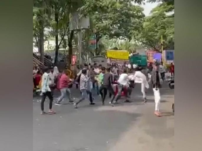 lok sabha election 2024 in sangola constituency there was a storm among activists a tense atmosphere at the polling station | शहाजीबापूंच्या सांगोला मतदारसंघात कार्यकर्त्यामध्ये तुफान राडा, मतदान केंद्रावर तणावाचे वातावरण lok sabha election 2024 in sangola constituency there was a storm among activists a tense atmosphere at the polling station | शहाजीबापूंच्या सांगोला मतदारसंघात कार्यकर्त्यामध्ये तुफान राडा, मतदान केंद्रावर तणावाचे वातावरण
