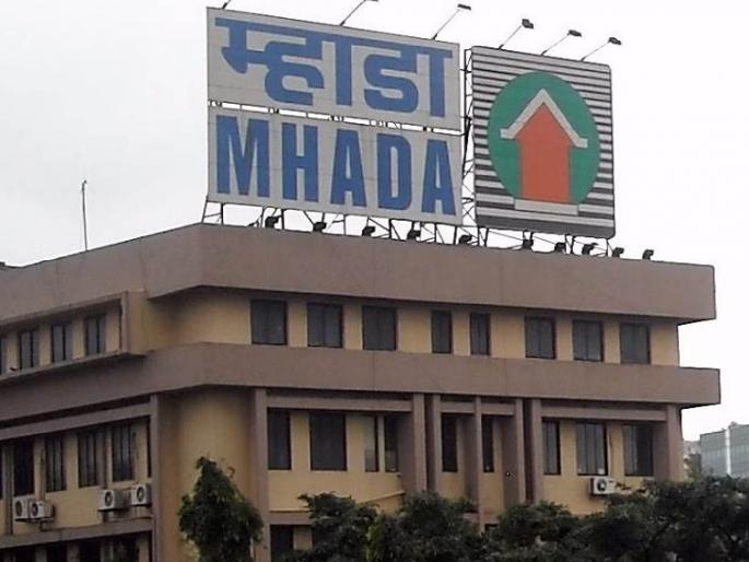 after thee 50 years to getting own house people going to emotional | ५० वर्षांनी घर मिळाले आणि आसवांचा बांध फुटला... after thee 50 years to getting own house people going to emotional | ५० वर्षांनी घर मिळाले आणि आसवांचा बांध फुटला...