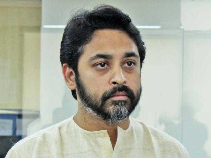 nilesh rane slams state government and shivsena over various issues | प्रत्येक गोष्टीत लोकांची जबाबदारी, मग ठाकरे सरकार काय गोट्या खेळायला बसलंय का?- निलेश राणे