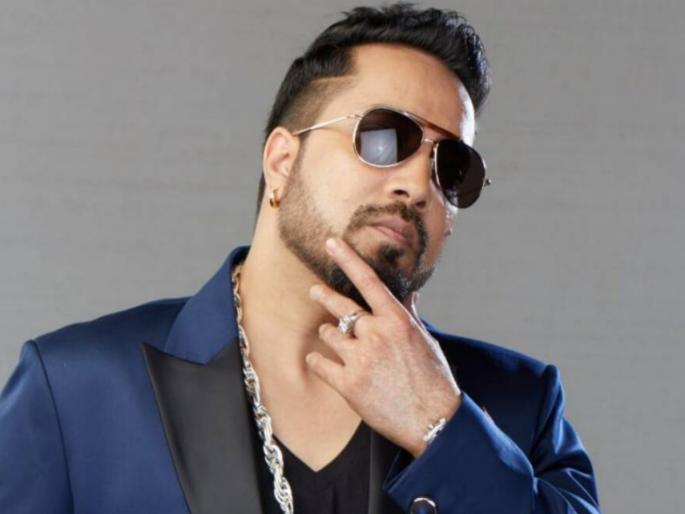 Abolish the case filed for kiss Singer Mika Singh going in High Court | ‘त्या’ चुंबनासाठी दाखल केलेला गुन्हा रद्द करा! गायक मिका सिंहची उच्च न्यायालयात धाव Abolish the case filed for kiss Singer Mika Singh going in High Court | ‘त्या’ चुंबनासाठी दाखल केलेला गुन्हा रद्द करा! गायक मिका सिंहची उच्च न्यायालयात धाव