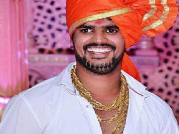 The Goldman in the shooting bled to death, the unidentified killer fleeing from the bike | गोळीबारात गोल्डमॅन रक्तबंबाळ होऊन खाली कोसळला, दुचाकीवरून अज्ञात मारेकरी फरार  The Goldman in the shooting bled to death, the unidentified killer fleeing from the bike | गोळीबारात गोल्डमॅन रक्तबंबाळ होऊन खाली कोसळला, दुचाकीवरून अज्ञात मारेकरी फरार