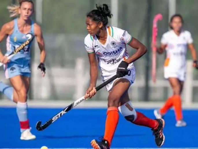 no tv set and no network indian womens hockey player salima tetes family cant watch semifinal match against argentina | गावात टीव्ही नाही अन् नेटवर्कही मिळेना... ऑलिम्पिकमध्ये खेळणाऱ्या सलिमाचा सामना कुटुंबीयांना पाहता येईना! no tv set and no network indian womens hockey player salima tetes family cant watch semifinal match against argentina | गावात टीव्ही नाही अन् नेटवर्कही मिळेना... ऑलिम्पिकमध्ये खेळणाऱ्या सलिमाचा सामना कुटुंबीयांना पाहता येईना!
