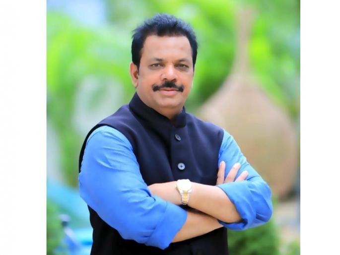 MLA driver beaten up for not taking the car forward Allegation of assault on bouncer | गाडी पुढे घेतली नाही म्हणून आमदाराच्या चालकाला मारहाण; बाउन्सरवर मारहाणीचा आरोप MLA driver beaten up for not taking the car forward Allegation of assault on bouncer | गाडी पुढे घेतली नाही म्हणून आमदाराच्या चालकाला मारहाण; बाउन्सरवर मारहाणीचा आरोप