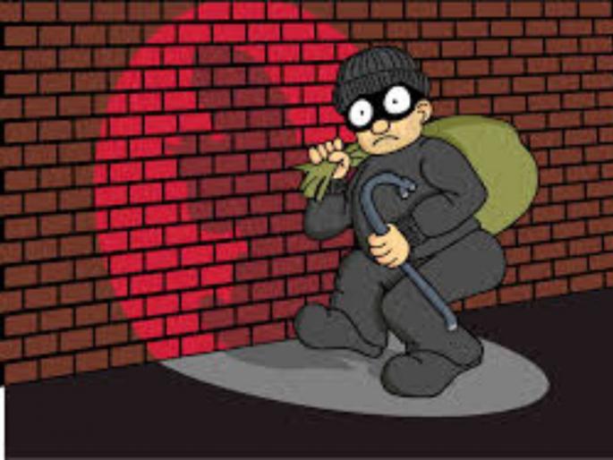 Stopped for urinate and lost a bag containing 18 parcels worth Rs 11,000 | लघुशंकेसाठी थांबला अन् ११ हजार रुपये किंमतीची १८ पार्सल असलेली बॅग गमावली  Stopped for urinate and lost a bag containing 18 parcels worth Rs 11,000 | लघुशंकेसाठी थांबला अन् ११ हजार रुपये किंमतीची १८ पार्सल असलेली बॅग गमावली
