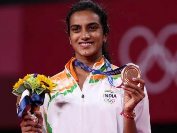 pv sindhu tokyo olympics bronze medal here is her career story | P V Sindhu: देशाची शान! वयाच्या ८ व्या वर्षी हाती घेतलेलं रॅकेट, आज ऑलिम्पिकमध्ये केला डबल धमाका pv sindhu tokyo olympics bronze medal here is her career story | P V Sindhu: देशाची शान! वयाच्या ८ व्या वर्षी हाती घेतलेलं रॅकेट, आज ऑलिम्पिकमध्ये केला डबल धमाका