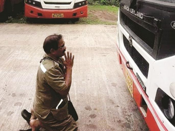 ..I finally bowed before the ST, intimacy towards work | ... अन् रिटायर होताना 'ते' लालपरीसमोर नतमस्तक झाले, अक्षरशः रडले! ..I finally bowed before the ST, intimacy towards work | ... अन् रिटायर होताना 'ते' लालपरीसमोर नतमस्तक झाले, अक्षरशः रडले!