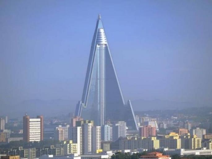 ryugyong Hotel The story of North Koreas Hotel of Doom | शापित हॉटेल: १०५ मजले, ३ हजार खोल्या, तरी एकही ग्राहक नाही!, कारण काय? ryugyong Hotel The story of North Koreas Hotel of Doom | शापित हॉटेल: १०५ मजले, ३ हजार खोल्या, तरी एकही ग्राहक नाही!, कारण काय?