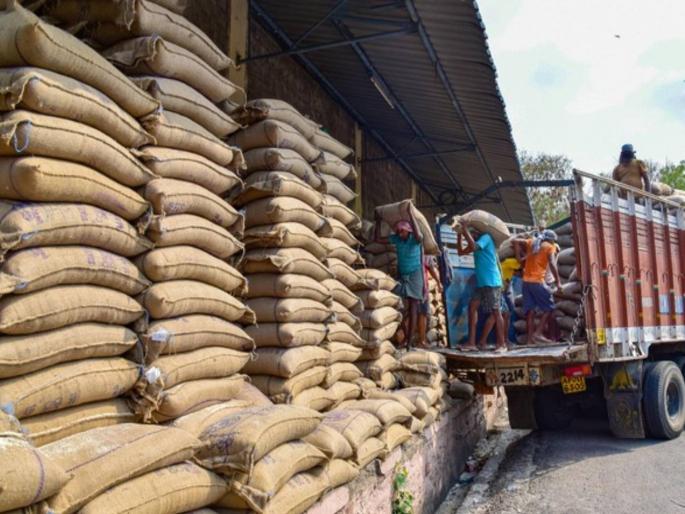 fci food grain fci for poor will give to private sector for ethanol blending | मोदी सरकार सर्वसामान्यांसाठीचं धान्य खासगी क्षेत्राला देण्याच्या तयारीत; 'त्या' निर्णयानं चिंतेत भर fci food grain fci for poor will give to private sector for ethanol blending | मोदी सरकार सर्वसामान्यांसाठीचं धान्य खासगी क्षेत्राला देण्याच्या तयारीत; 'त्या' निर्णयानं चिंतेत भर