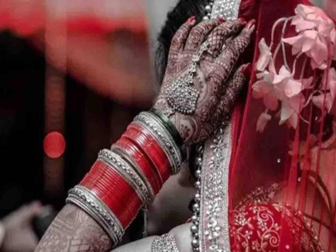 wife ran away from train when husband slept both did love marriage ballia | चला गाव फिरून येऊ! पत्नीचा हट्ट पुरवणं पडलं महागात; प्रवासादरम्यान पती झोपताच नवविवाहिता फरार  wife ran away from train when husband slept both did love marriage ballia | चला गाव फिरून येऊ! पत्नीचा हट्ट पुरवणं पडलं महागात; प्रवासादरम्यान पती झोपताच नवविवाहिता फरार