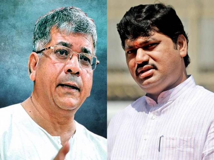 'No one knows anybody of Bahujan alliance candidates in taluka', Dhananjay munde says about prakash ambedkar | 'वंचित बहुजन आघाडीच्या उमेदवारांना कुणी तालुक्यातही ओळखत नाहीत' 'No one knows anybody of Bahujan alliance candidates in taluka', Dhananjay munde says about prakash ambedkar | 'वंचित बहुजन आघाडीच्या उमेदवारांना कुणी तालुक्यातही ओळखत नाहीत'