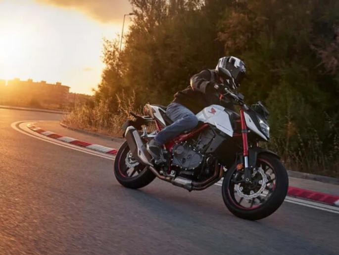 honda cb750 hornet unveiled this honda sports bike packed with 6 gearbox | Honda CB750 Hornet: एकच नंबर! ६ गिअरबॉक्सवाली स्पोर्ट्स बाइक आली, किंमत अन् फिचर्स जाणून घ्या... honda cb750 hornet unveiled this honda sports bike packed with 6 gearbox | Honda CB750 Hornet: एकच नंबर! ६ गिअरबॉक्सवाली स्पोर्ट्स बाइक आली, किंमत अन् फिचर्स जाणून घ्या...