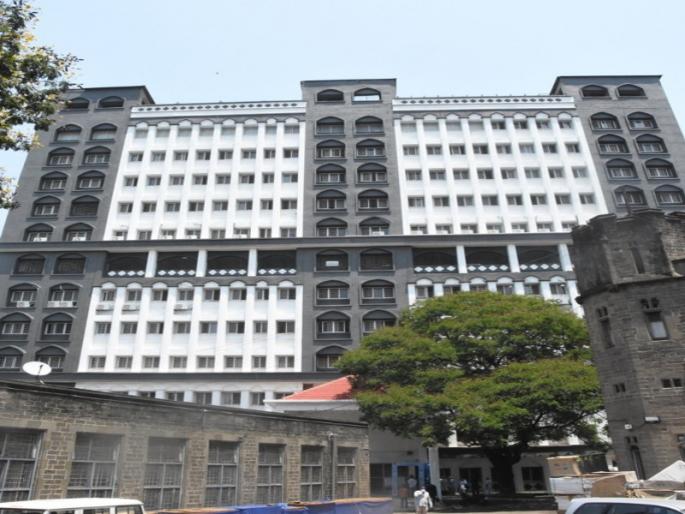 Corona virus : Sassoon's covid Hospital is full in ten days | Corona virus : ससूनच्या आवारात असलेले "कोविड रुग्णालय" दहा दिवसांतच फुल्ल Corona virus : Sassoon's covid Hospital is full in ten days | Corona virus : ससूनच्या आवारात असलेले "कोविड रुग्णालय" दहा दिवसांतच फुल्ल