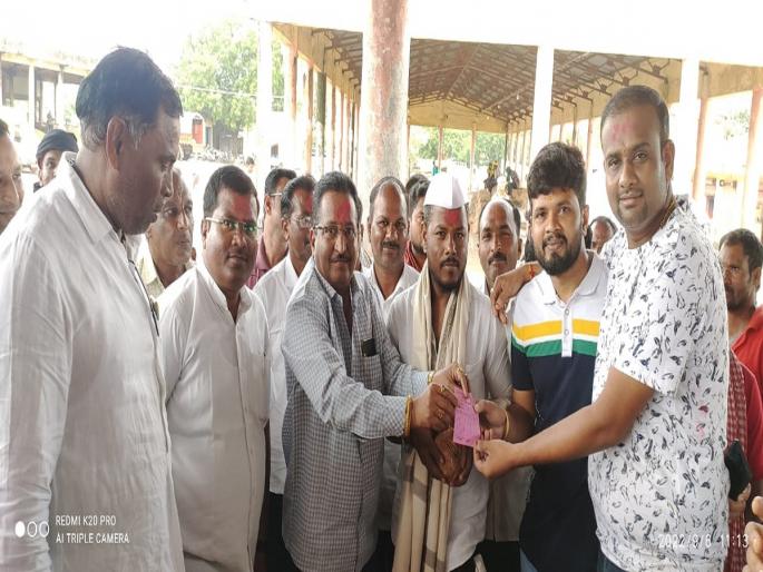 New soybeans from Buldhana have entered the market committee of Washim and its price is Rs 5,700 per quintal  | बुलडाण्यातील नवे सोयाबीन वाशिमच्या बाजार समितीत; प्रति क्विंटल ५,७०० एवढा भाव New soybeans from Buldhana have entered the market committee of Washim and its price is Rs 5,700 per quintal  | बुलडाण्यातील नवे सोयाबीन वाशिमच्या बाजार समितीत; प्रति क्विंटल ५,७०० एवढा भाव