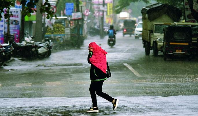 Rain falls on the joy of welcoming New Year in Nagpur | नागपुरात नववर्ष स्वागताच्या आनंदावर पावसाचे विरजण