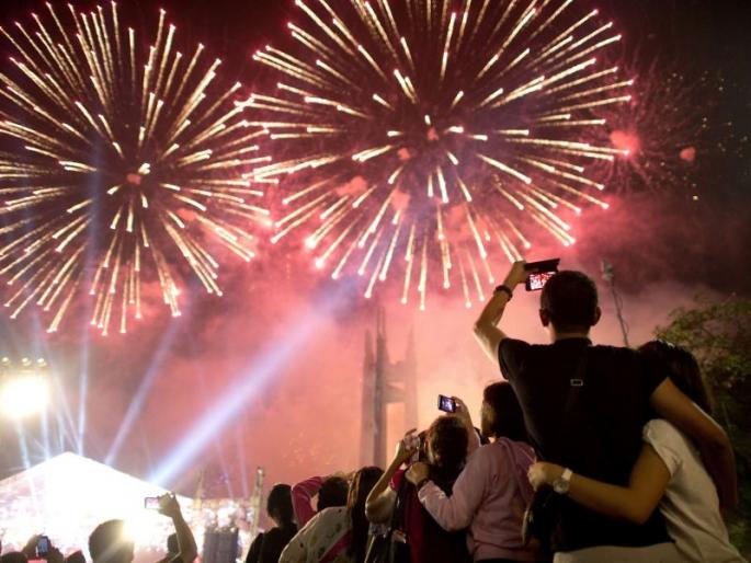 Special care should be taken while celebrating Christmas and New Year doctor s advice coronavirus | ख्रिसमस आणि नवीन वर्षाचे सेलिब्रेशन करताना विशेष काळजी घेणे गरजेचे, डॉक्टरांचा सल्ला Special care should be taken while celebrating Christmas and New Year doctor s advice coronavirus | ख्रिसमस आणि नवीन वर्षाचे सेलिब्रेशन करताना विशेष काळजी घेणे गरजेचे, डॉक्टरांचा सल्ला