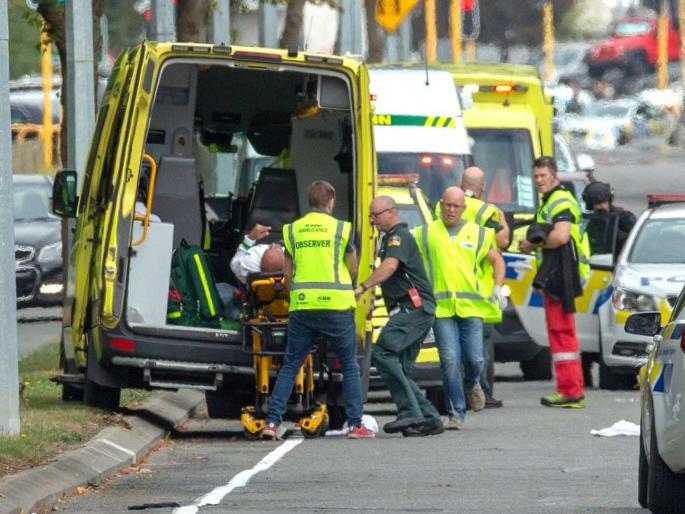 At least 27 dead as gunman opens fire in Christchurch mosques in new zealand | न्यूझीलंडमधल्या दोन मशिदींमध्ये गोळीबार, 40 जणांचा मृत्यू, फेसबुकवर लाइव्ह होता हल्लेखोर At least 27 dead as gunman opens fire in Christchurch mosques in new zealand | न्यूझीलंडमधल्या दोन मशिदींमध्ये गोळीबार, 40 जणांचा मृत्यू, फेसबुकवर लाइव्ह होता हल्लेखोर