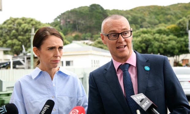 coronavirus : new-zealand-health-minister-demoted-after-beach-visit- in lockdown | लॉकडाउनमध्ये  घराबाहेर फिरायला गेलात? न्यूझीलंडच्या आरोग्यमंत्र्याला डच्चू!