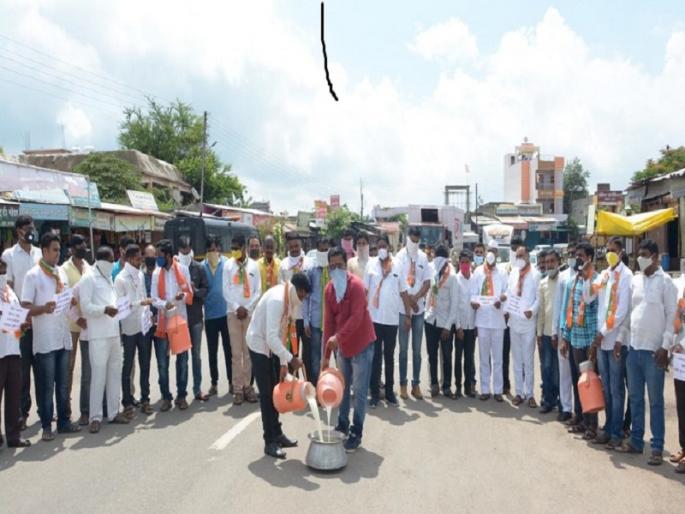 Violation of the curfew order in Nevasa; Crime filed against 35 protesters including former MLA | नेवाशात जमावबंदी आदेशाचे उल्लंघन;  माजी आमदारसह ३५ आंदोलकांवर गुन्हा दाखल Violation of the curfew order in Nevasa; Crime filed against 35 protesters including former MLA | नेवाशात जमावबंदी आदेशाचे उल्लंघन;  माजी आमदारसह ३५ आंदोलकांवर गुन्हा दाखल