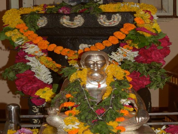 City of Nevasa closed for Kamika Ekadashi; Administration's decision | कामिका एकादशीनिमित्त नेवासा शहर बंद; प्रशासनाचा निर्णय City of Nevasa closed for Kamika Ekadashi; Administration's decision | कामिका एकादशीनिमित्त नेवासा शहर बंद; प्रशासनाचा निर्णय
