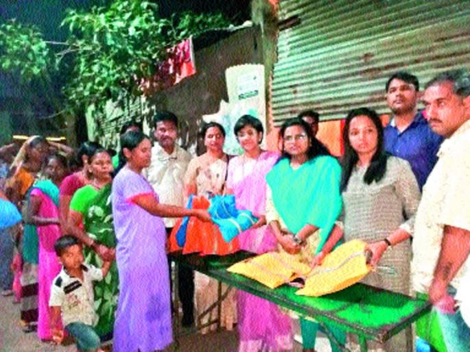 Allotment of resources, allotment of resources, | वाहून गेलेल्या संसाराला मिळाला हातभार, संसारोपयोगी साहित्याचे वाटप Allotment of resources, allotment of resources, | वाहून गेलेल्या संसाराला मिळाला हातभार, संसारोपयोगी साहित्याचे वाटप