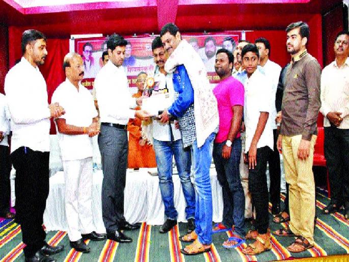 Joshi Mitra Mandal First in the Ganesh Darshan competition | गणेश दर्शन स्पर्धेत जोशी मित्रमंडळ प्रथम Joshi Mitra Mandal First in the Ganesh Darshan competition | गणेश दर्शन स्पर्धेत जोशी मित्रमंडळ प्रथम