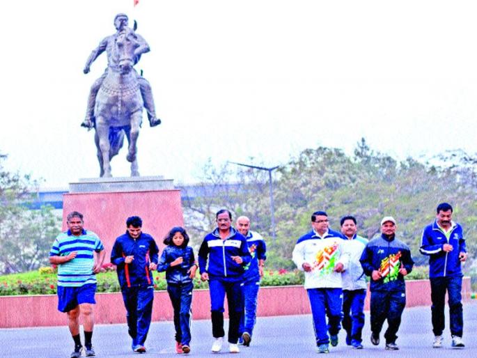 Lokmat Mahamerathon news | लोकमत महामॅरेथॉन : धावपटूंच्या आग्रहामुळे नावनोंदणीस मुदतवाढ Lokmat Mahamerathon news | लोकमत महामॅरेथॉन : धावपटूंच्या आग्रहामुळे नावनोंदणीस मुदतवाढ