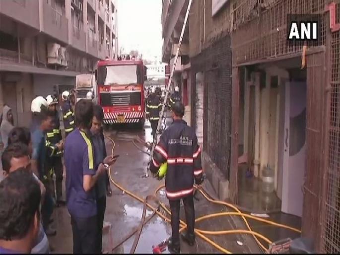 Mumbai's fire service is up! The building in Lower Parel on the morning of Sunday morning fire | मुंबईतील आगीचे सत्र सुरूच! रविवारी पहाटे लोअर परळमधील बिल्डिंगला आग Mumbai's fire service is up! The building in Lower Parel on the morning of Sunday morning fire | मुंबईतील आगीचे सत्र सुरूच! रविवारी पहाटे लोअर परळमधील बिल्डिंगला आग