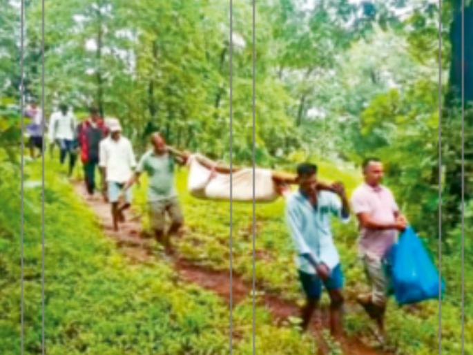 The body was carried away for two km in a 'doly', disregarded even after death | मृतदेहाची ‘डोली’तून दोन किमी फरपट, मृत्यूनंतरही अवहेलना