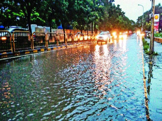  Routine roads, potholes, pits: Public life disrupted in Pimpale Sadar, Kalewadi area due to rain | रहाटणीत रस्त्यांची झाली दैना, खड्डेच खड्डे : पावसामुळे पिंपळे सौदागर, काळेवाडी परिसरातील जनजीवन विस्कळीत  