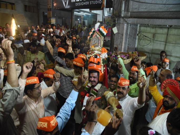 Nashik: Godakath area buzzed with the sound of drums, crowds thronged to see the procession of heroes. | Nashik: ढोल-ताशांच्या गजरात गोदाकाठ परिसर दुमदुमला, वीरांची मिरवणूक पाहण्यासाठी लोटली गर्दी Nashik: Godakath area buzzed with the sound of drums, crowds thronged to see the procession of heroes. | Nashik: ढोल-ताशांच्या गजरात गोदाकाठ परिसर दुमदुमला, वीरांची मिरवणूक पाहण्यासाठी लोटली गर्दी