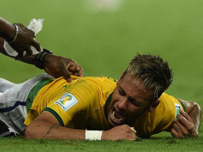 FIFA World Cup 2018: Brazilian concern about Neymar injury | FIFA World Cup 2018: ‘सांबा स्टार’ची ब्राझीलला चिंता  FIFA World Cup 2018: Brazilian concern about Neymar injury | FIFA World Cup 2018: ‘सांबा स्टार’ची ब्राझीलला चिंता