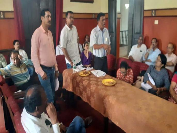 Margao Councillors object to Pay one lakh per day to Fomento for treating garbage | फोमेन्तोला दर दिवशी एक लाख रुपये फेडण्यास नगरसेवकांचा विरोध Margao Councillors object to Pay one lakh per day to Fomento for treating garbage | फोमेन्तोला दर दिवशी एक लाख रुपये फेडण्यास नगरसेवकांचा विरोध