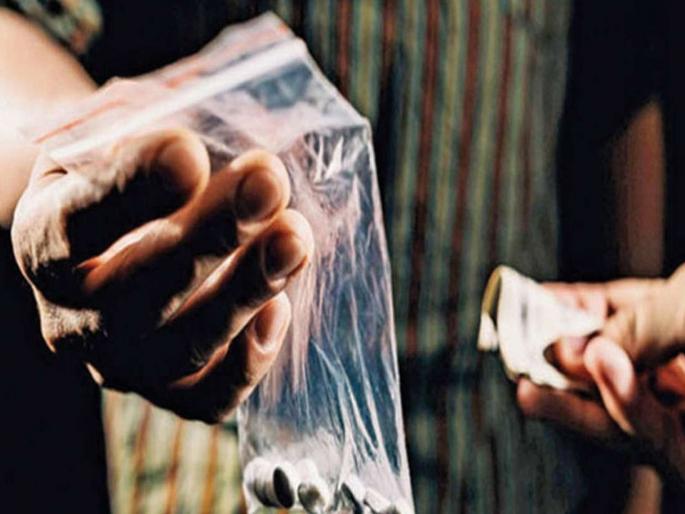 Four arrested with Thane drug peddlers | ठाण्याच्या ड्रग पेडलर्ससह चार गजाआड Four arrested with Thane drug peddlers | ठाण्याच्या ड्रग पेडलर्ससह चार गजाआड