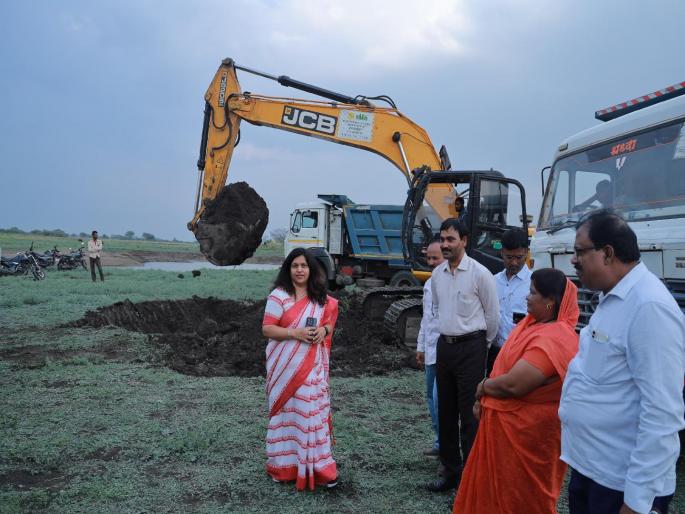 Four and a half lakh cubic meters of sediment will be pumped in fifteen days NGOs took the initiative | पंधरा दिवसांत होणार साडेचार लाख घनमीटर गाळ उपसा; स्वयंसेवी संस्थांनी घेतला पुढाकार Four and a half lakh cubic meters of sediment will be pumped in fifteen days NGOs took the initiative | पंधरा दिवसांत होणार साडेचार लाख घनमीटर गाळ उपसा; स्वयंसेवी संस्थांनी घेतला पुढाकार