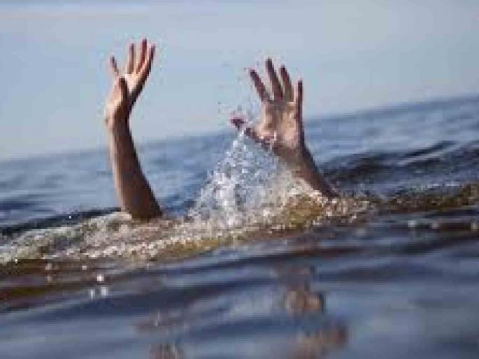 After the wife, the husband also jumped into the well; Both drowned | पत्नीच्या पाठोपाठ पतीनेही घेतली विहिरीत उडी; दोघांचाही बुडून मृत्यू After the wife, the husband also jumped into the well; Both drowned | पत्नीच्या पाठोपाठ पतीनेही घेतली विहिरीत उडी; दोघांचाही बुडून मृत्यू